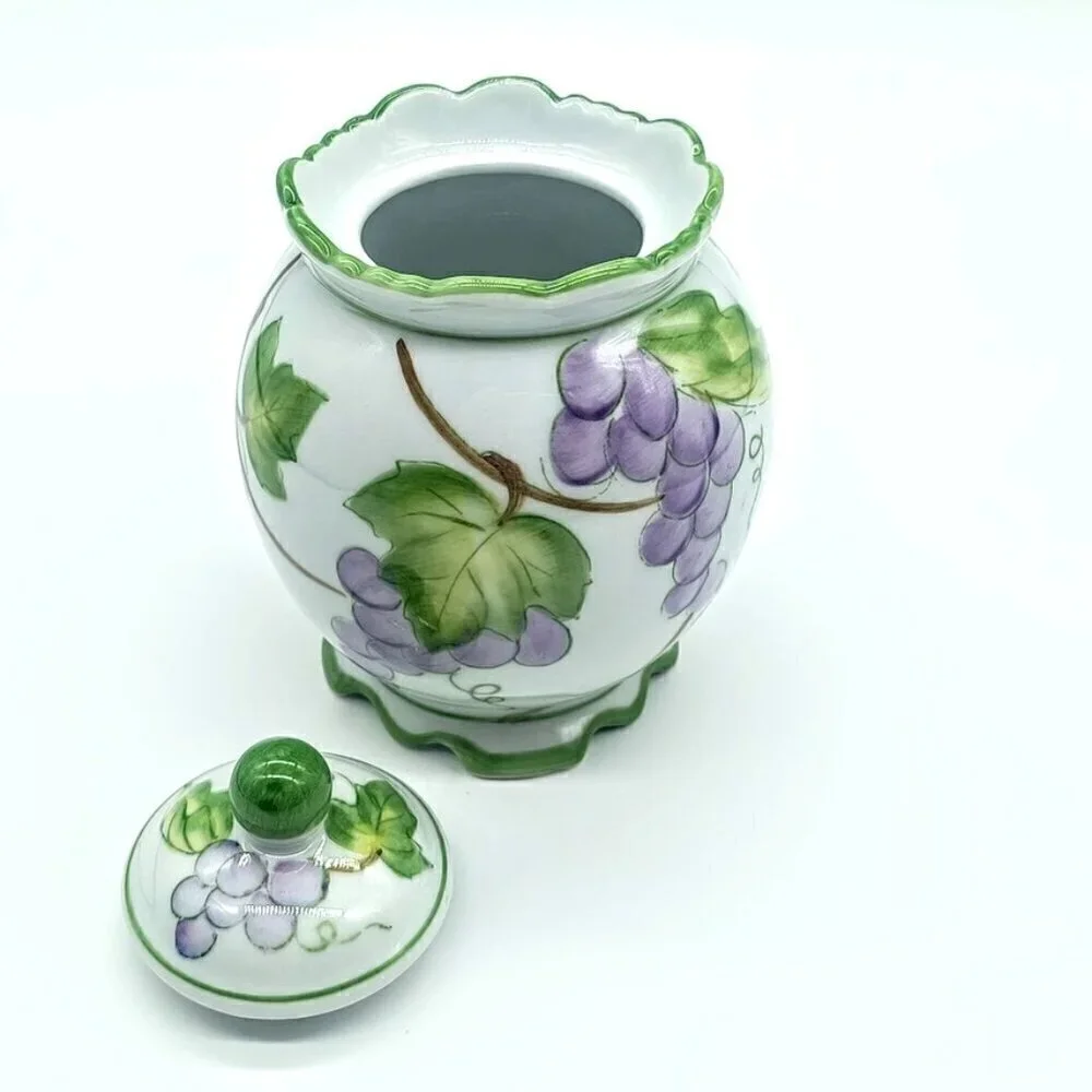 Andrea By Sadek lovely porcelain
